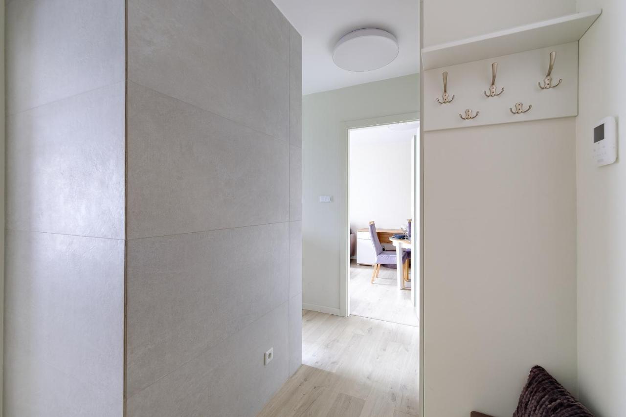 Hello Apartments Zajezdnia Wrzeszcz With Private Parking กดัญสก์ ภายนอก รูปภาพ