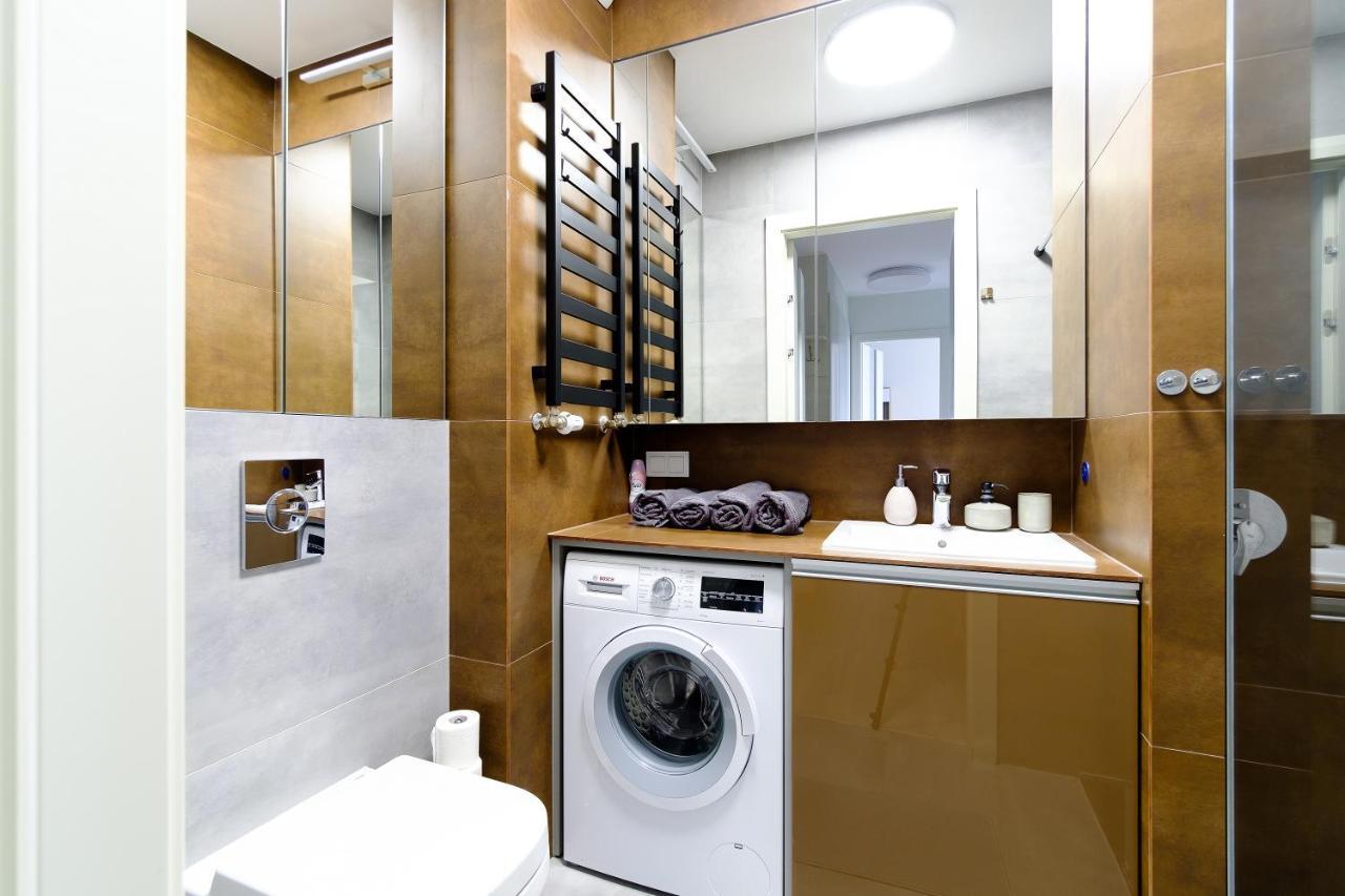 Hello Apartments Zajezdnia Wrzeszcz With Private Parking กดัญสก์ ภายนอก รูปภาพ